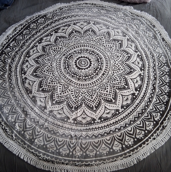 NEW Mandala Print With Fringe - Picture 2 of 8
